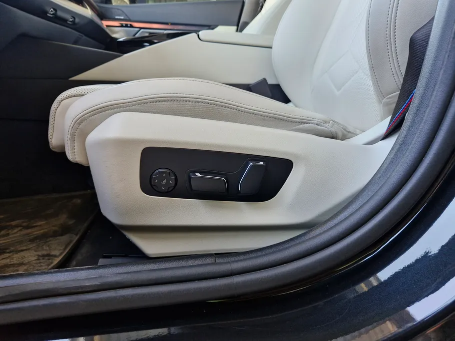 بي ام دبليو الفئة الخامسة 520i 2024 