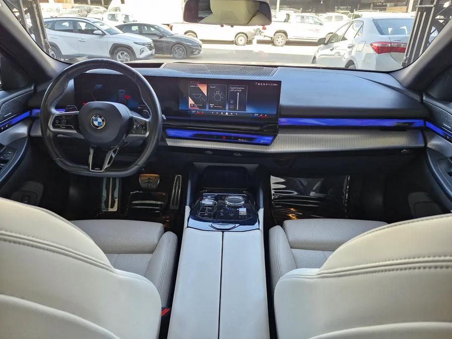 بي ام دبليو الفئة الخامسة 520i 2024 