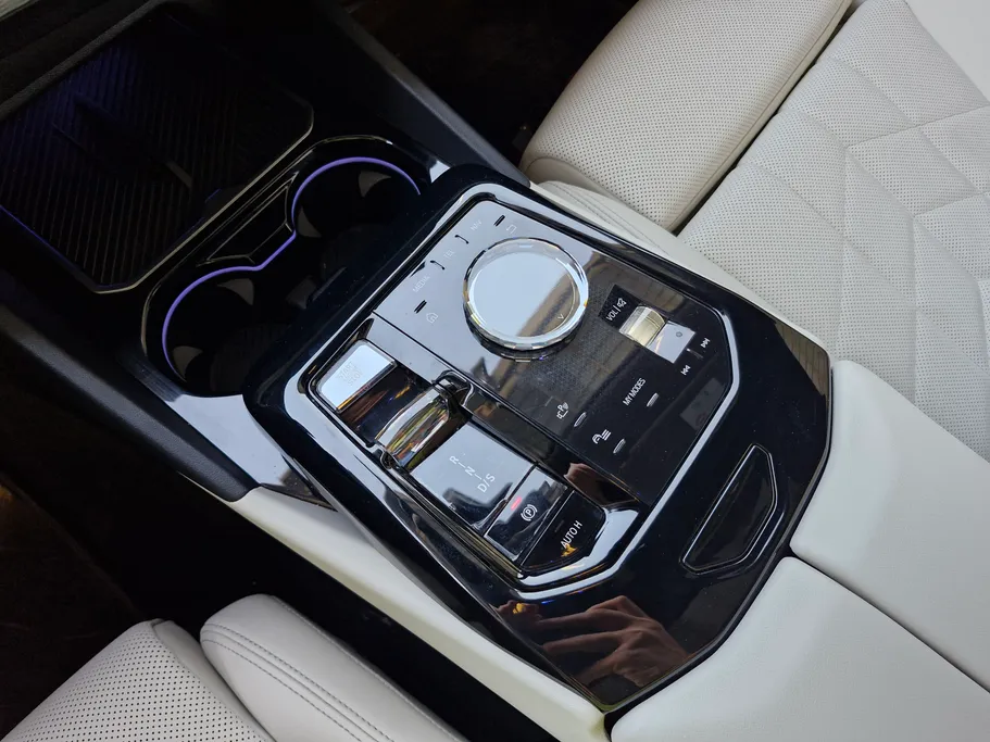 بي ام دبليو الفئة الخامسة 520i 2024 