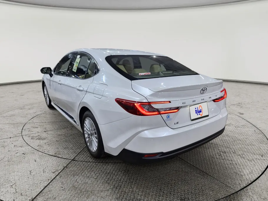 تويوتا كامري LE 2025 