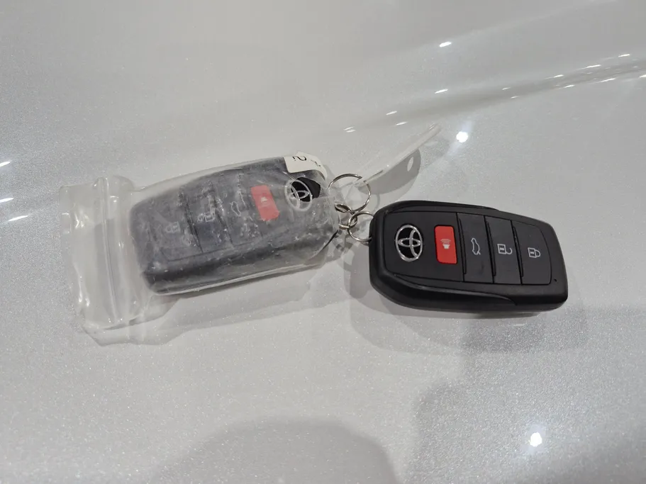 تويوتا كامري LE 2025 