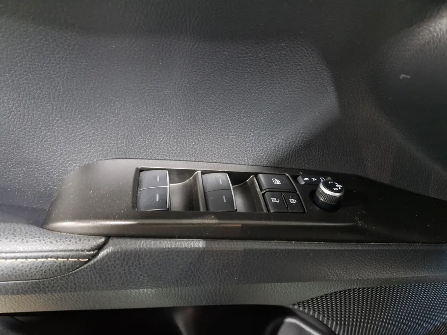 تويوتا كامري LE 2025 