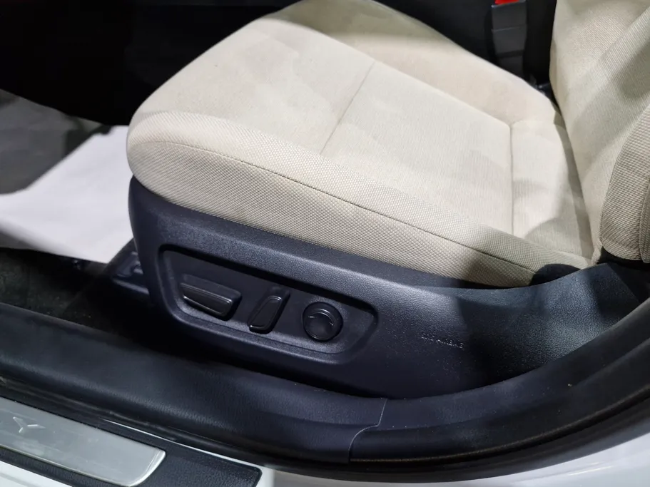 تويوتا كامري LE 2025 