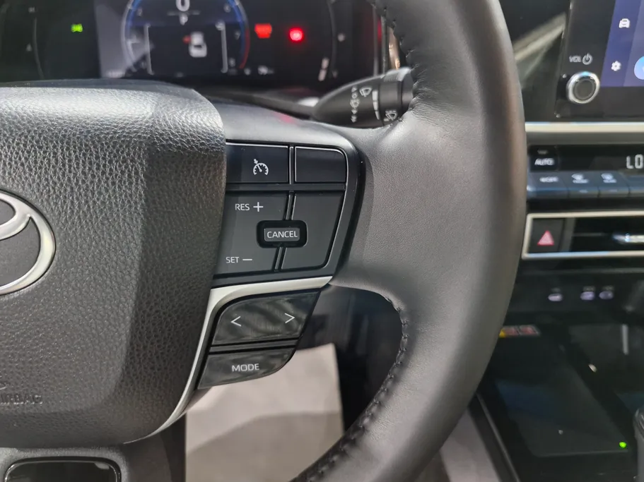 تويوتا كامري LE 2025 