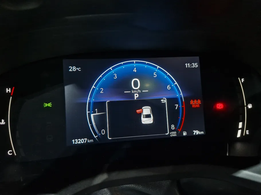 تويوتا كامري LE 2025 