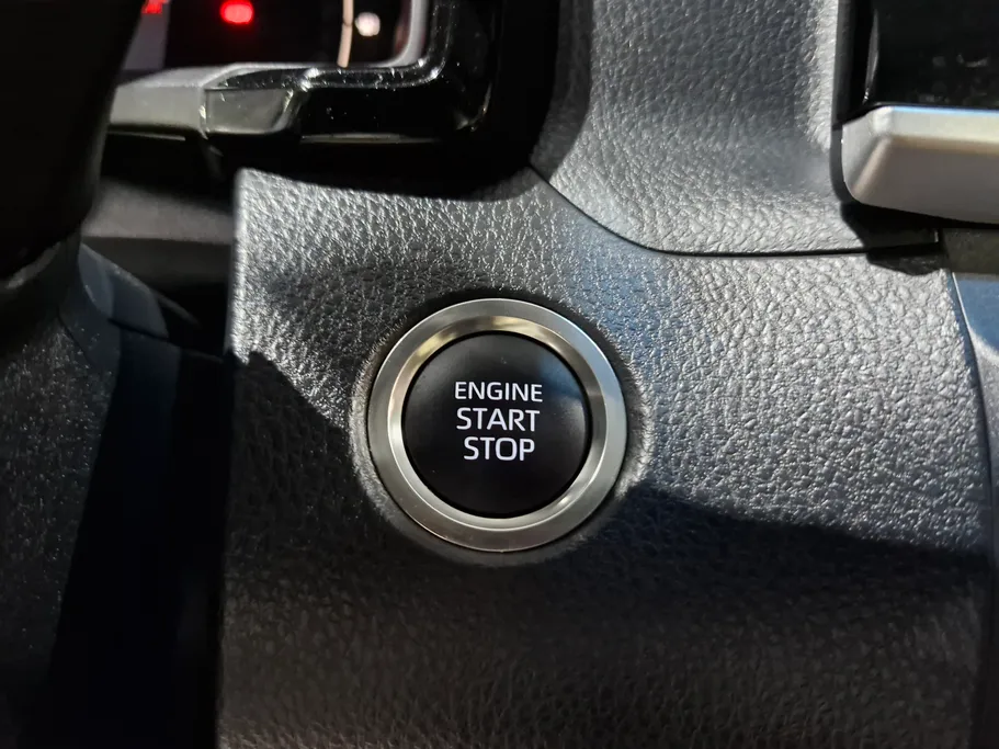 تويوتا كامري LE 2025 