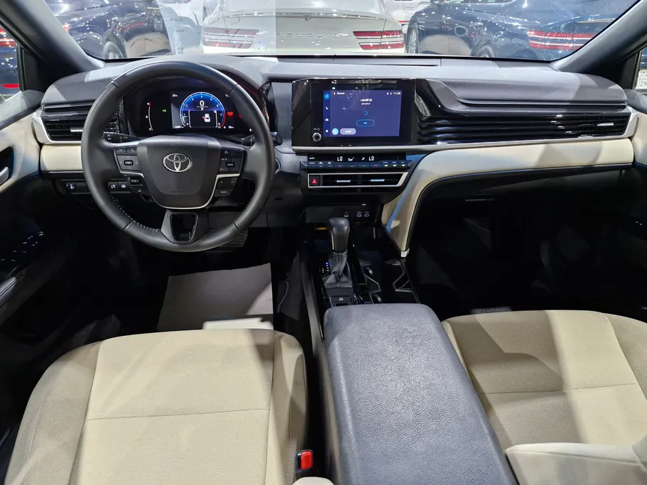 تويوتا كامري LE 2025 