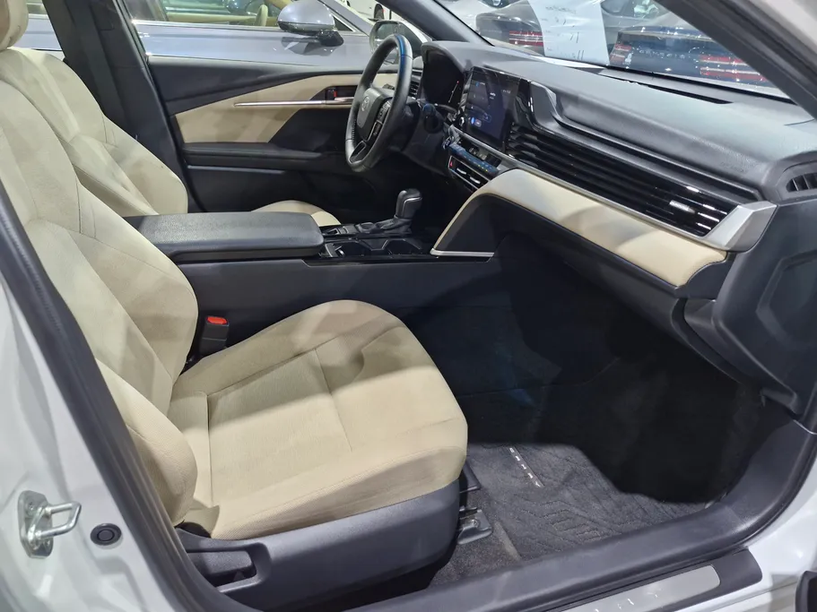 تويوتا كامري LE 2025 