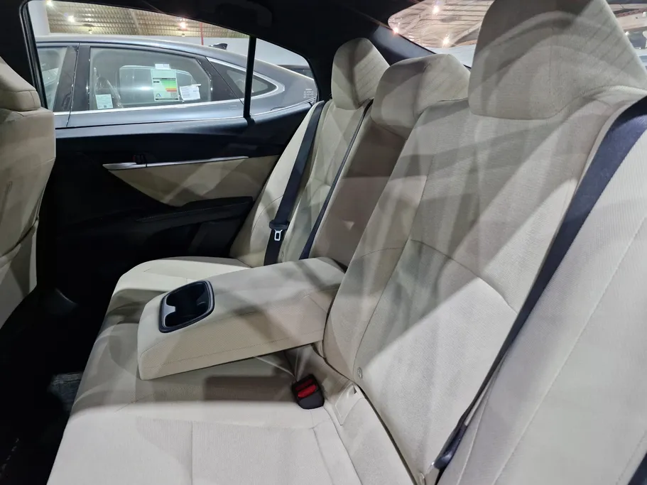 تويوتا كامري LE 2025 