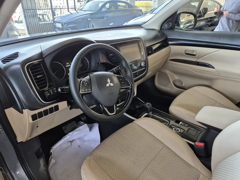 ميتسوبيشي اوتلاندر GLX 2021 