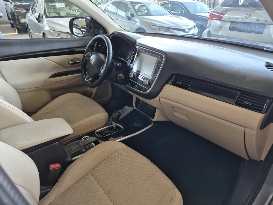 ميتسوبيشي اوتلاندر GLX 2021 