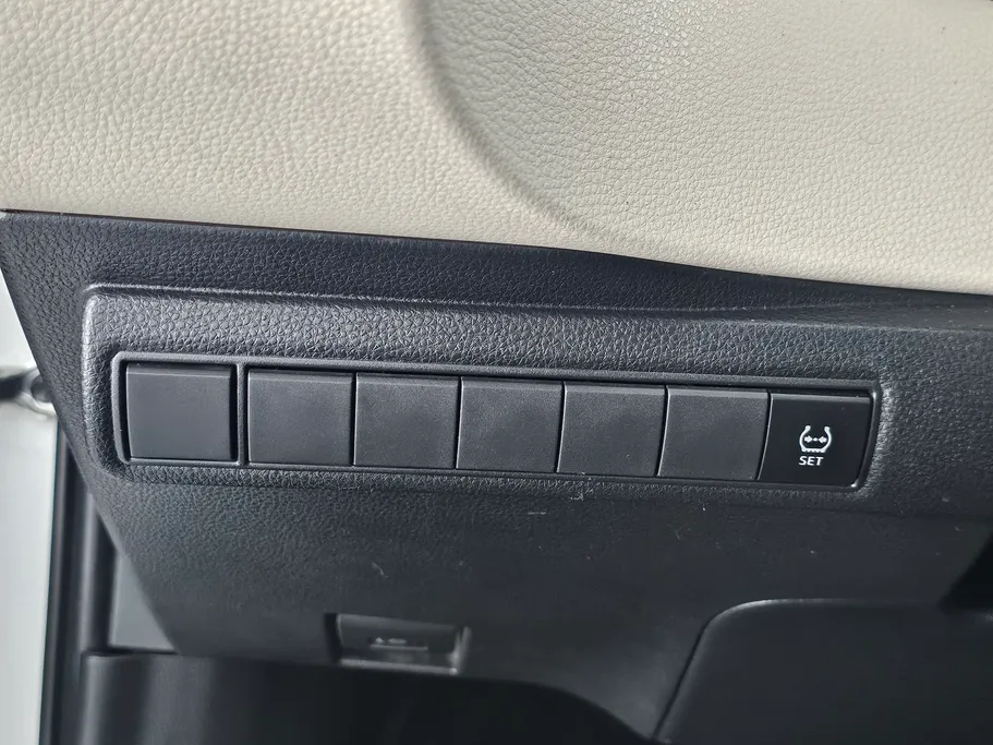 تويوتا كورولا XLI 2023 