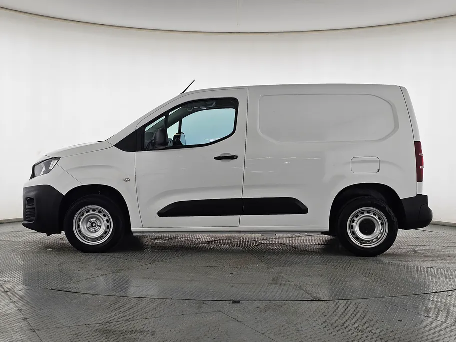 2022 Peugeot Partner Short van 