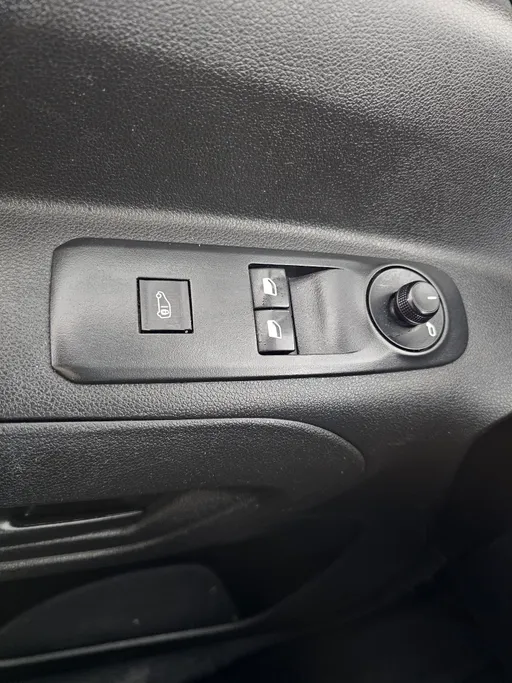 2022 Peugeot Partner Short van 