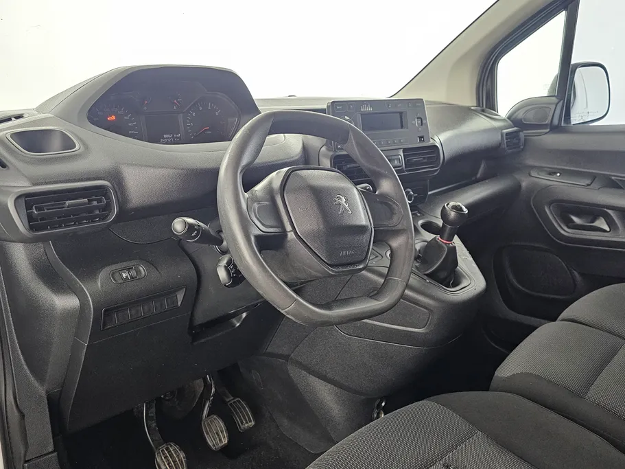 2022 Peugeot Partner Short van 