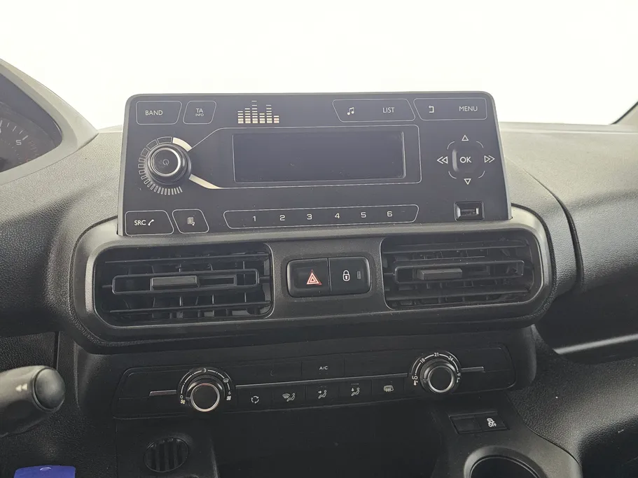 2022 Peugeot Partner Short van 