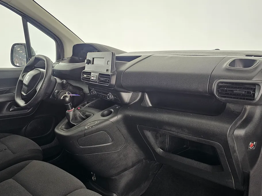 2022 Peugeot Partner Short van 