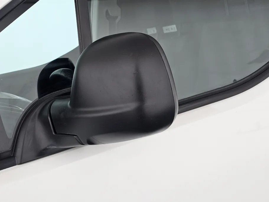 2022 Peugeot Partner Short van 