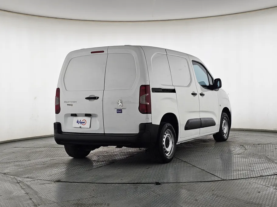 2022 Peugeot Partner Short van 