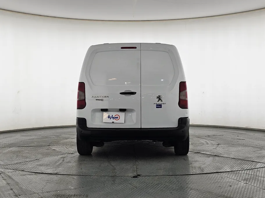 2022 Peugeot Partner Short van 