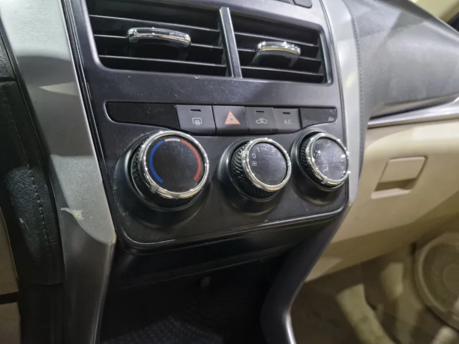 2019 Toyota Yaris  Y 