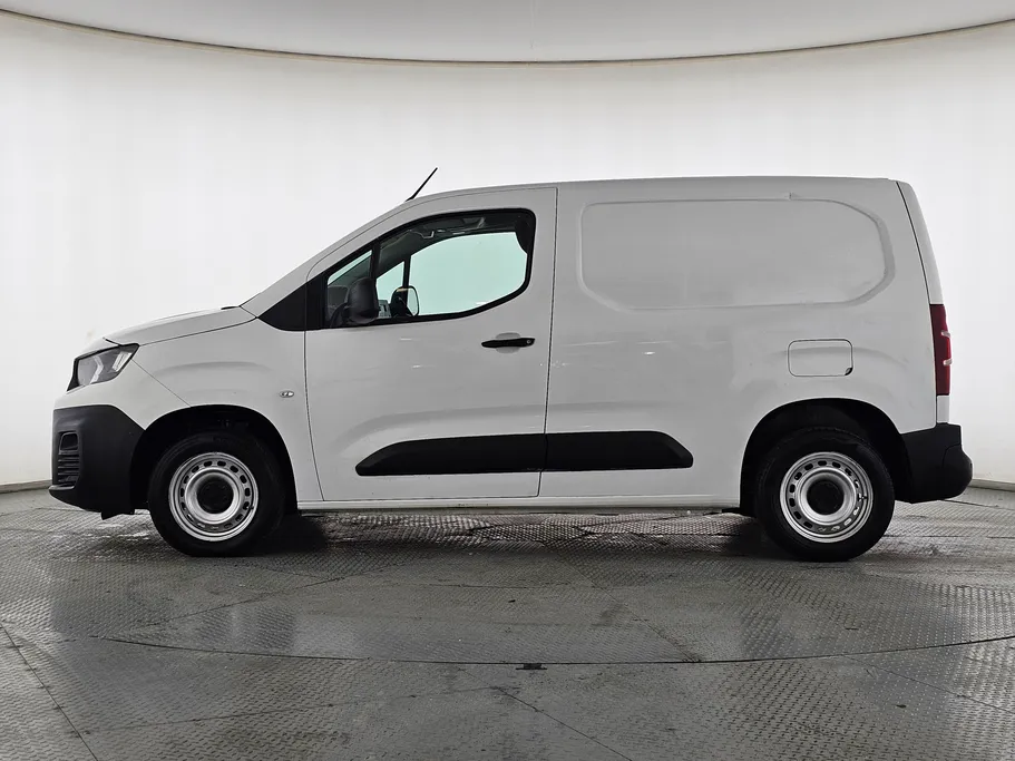2022 Peugeot Partner Short van 