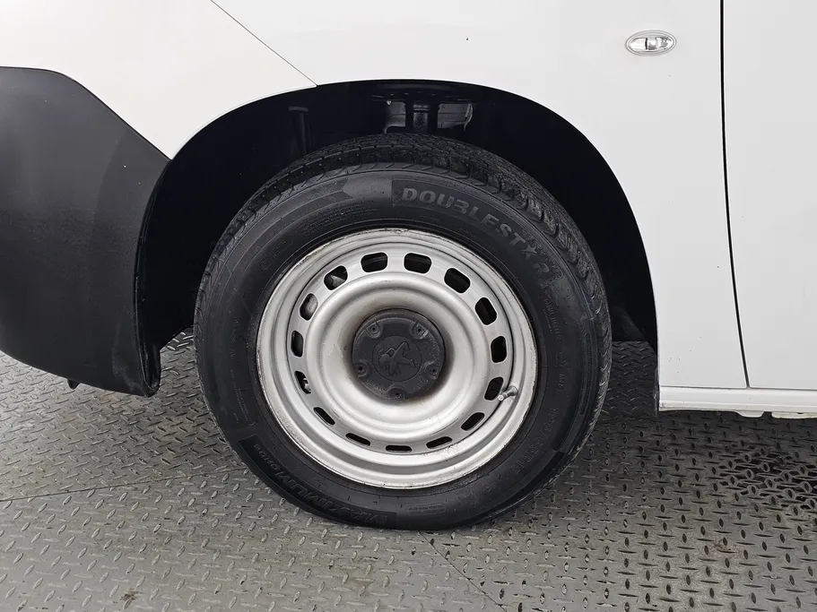 2022 Peugeot Partner Short van 