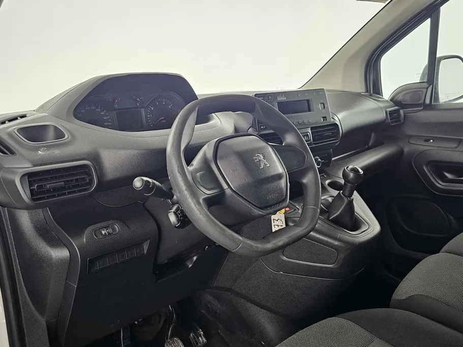 2022 Peugeot Partner Short van 