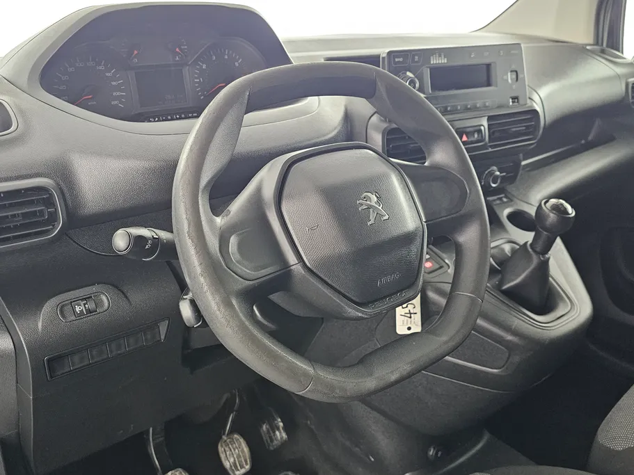 2022 Peugeot Partner Short van 