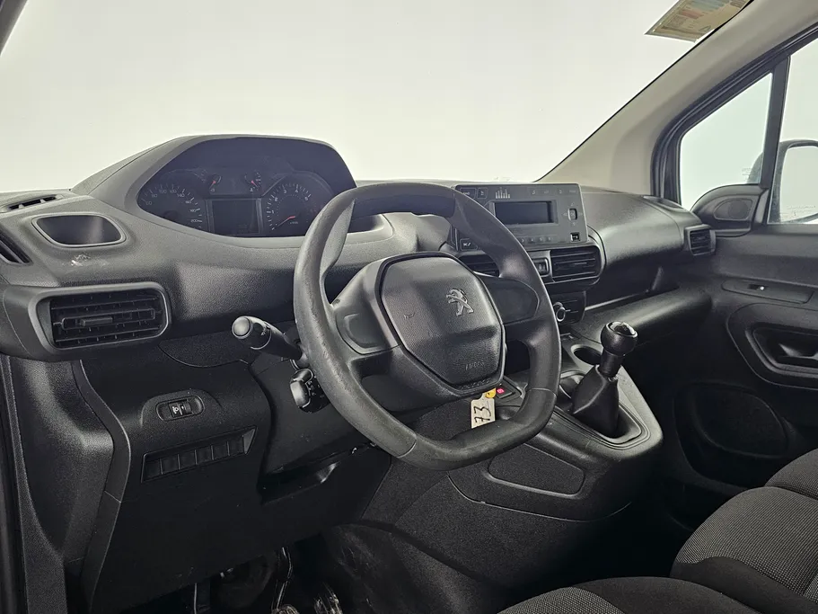 2022 Peugeot Partner Short van 