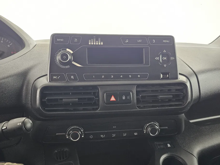 2022 Peugeot Partner Short van 