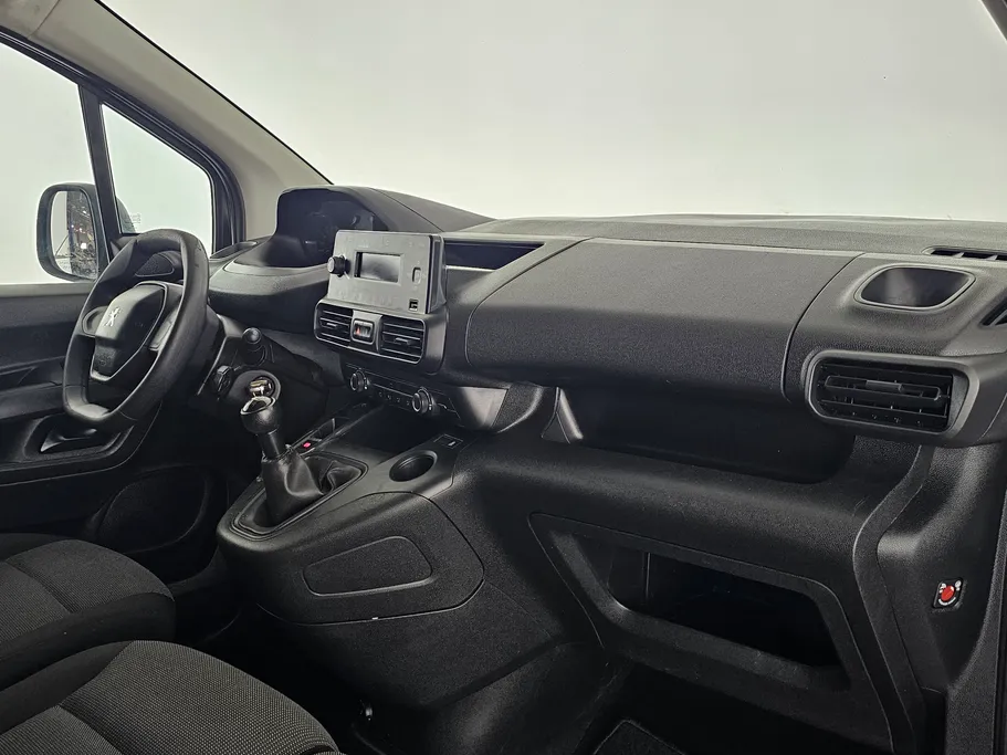 2022 Peugeot Partner Short van 