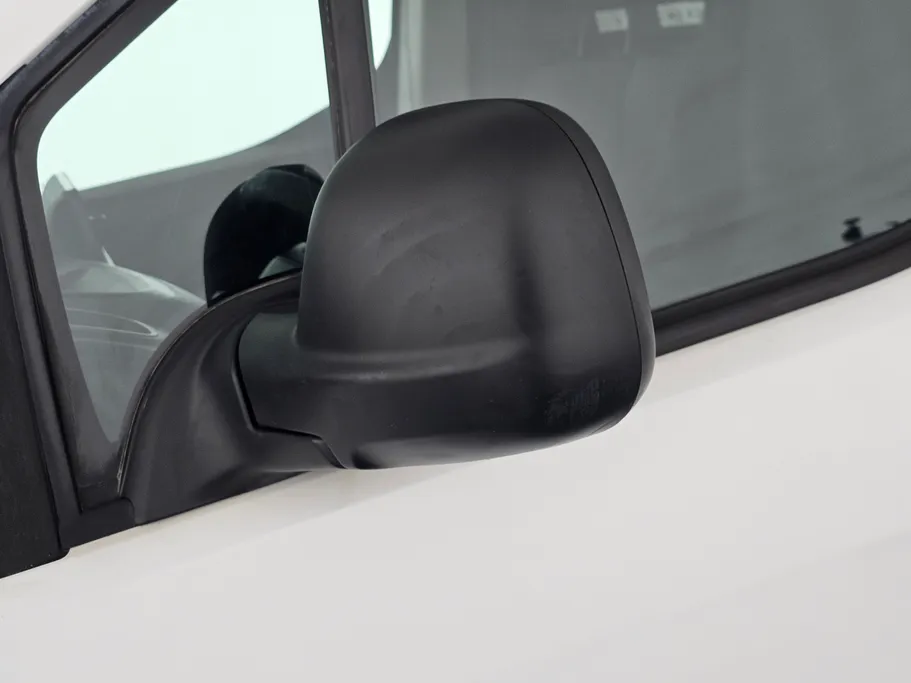 2022 Peugeot Partner Short van 