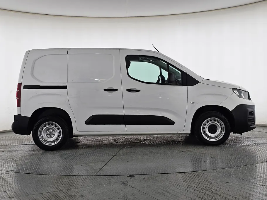 2022 Peugeot Partner Short van 