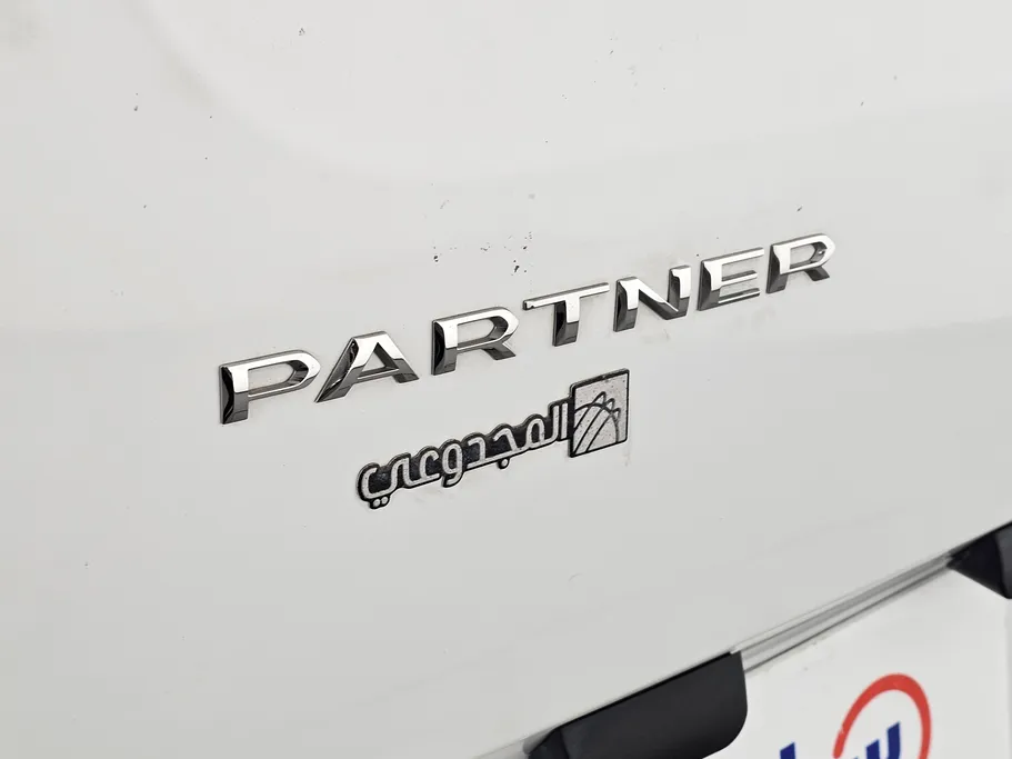 2022 Peugeot Partner Short van 