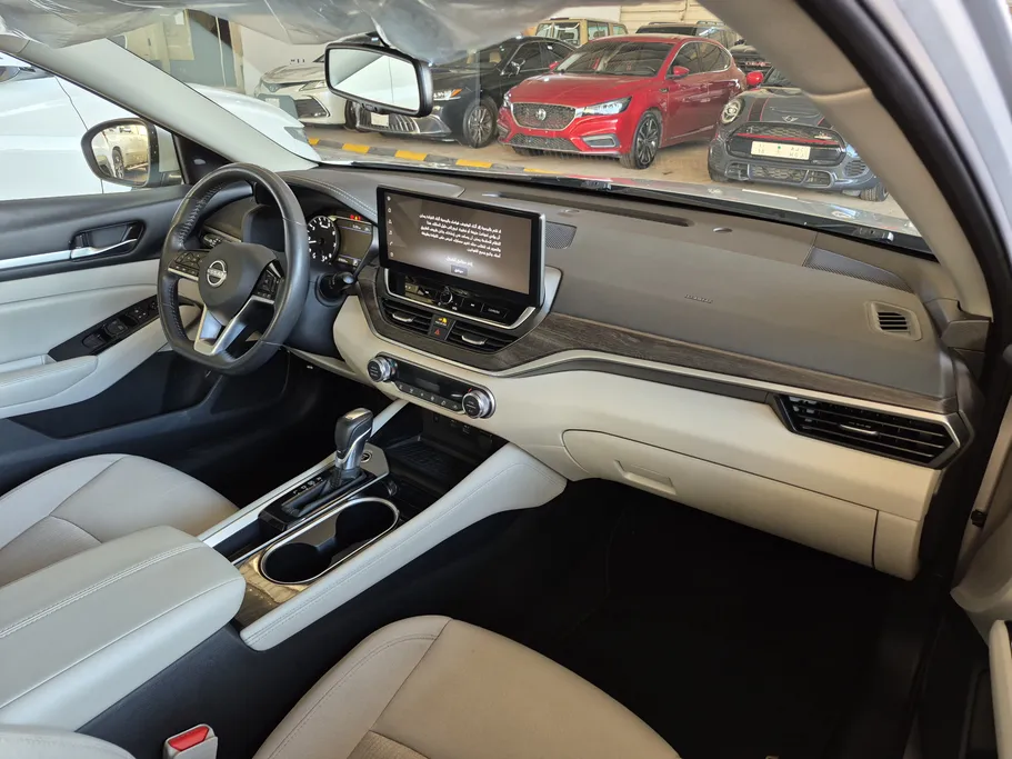 2023 Nissan Altima SV 