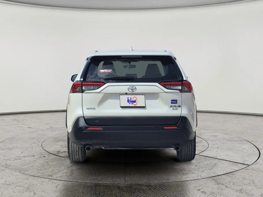 تويوتا راف فور LE 2022 
