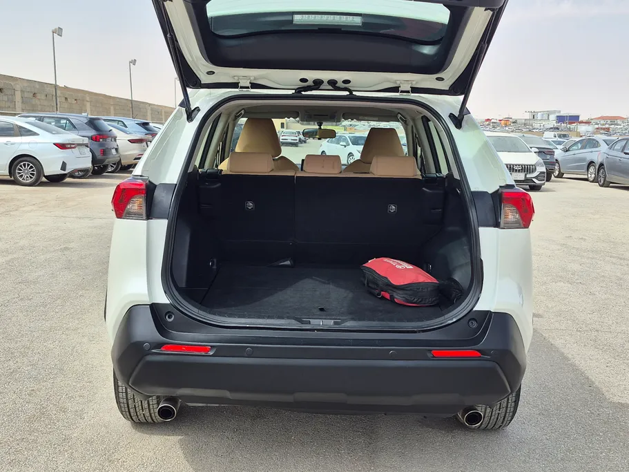 تويوتا راف فور LE 2022 