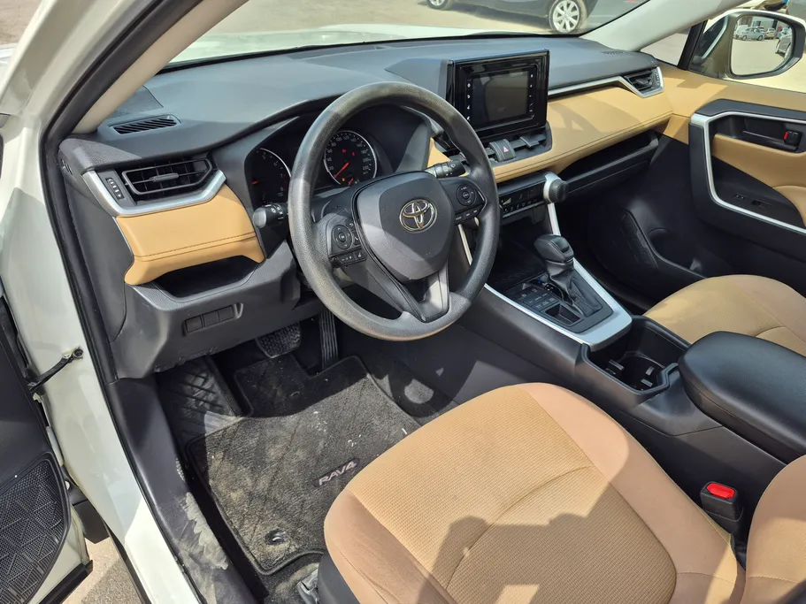 تويوتا راف فور LE 2022 