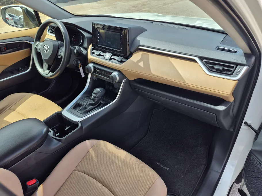 تويوتا راف فور LE 2022 