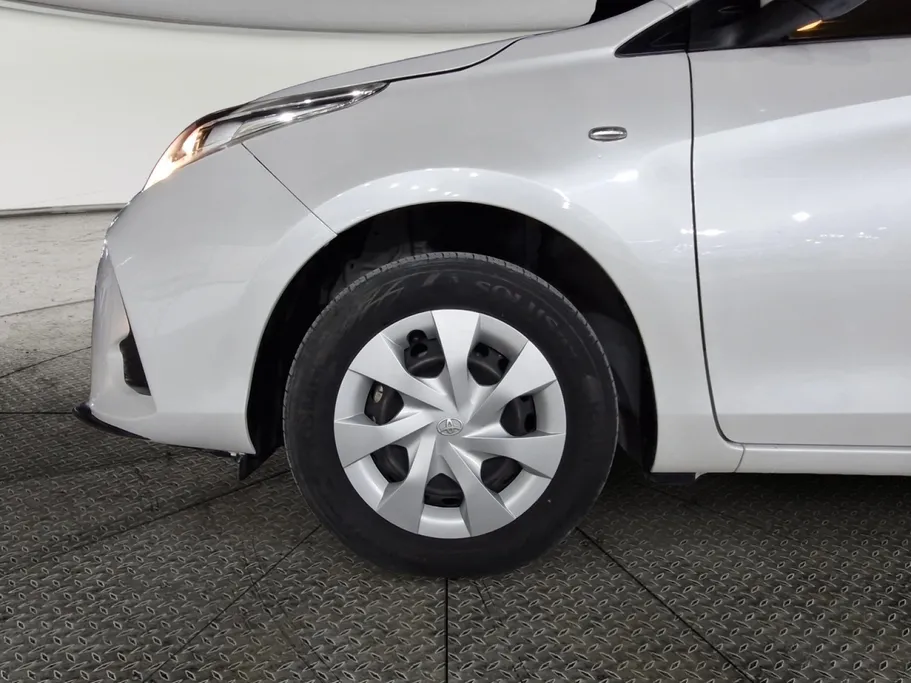 2022 Toyota Yaris  Y 