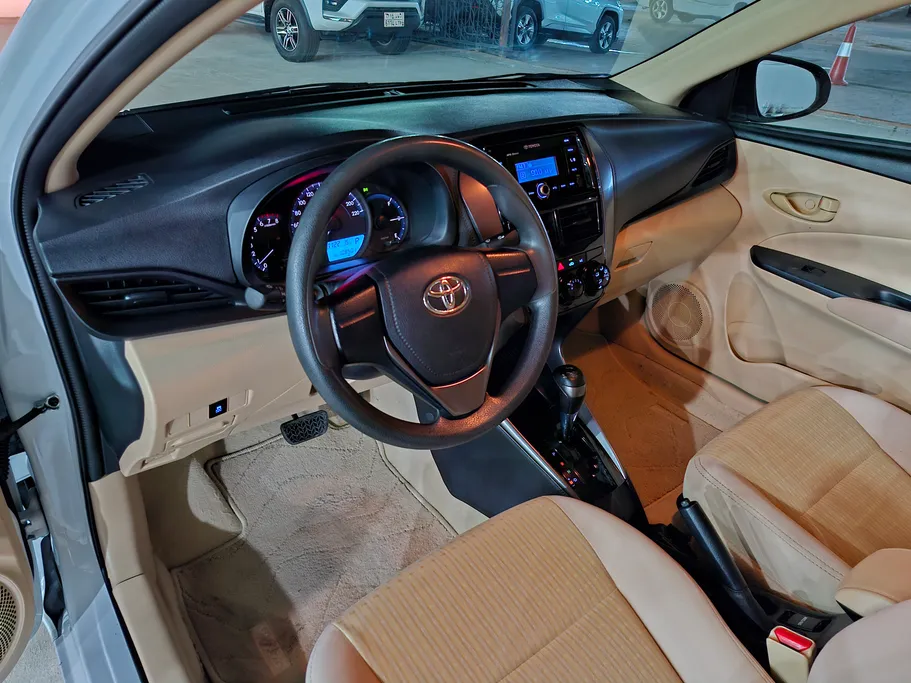 2022 Toyota Yaris  Y 