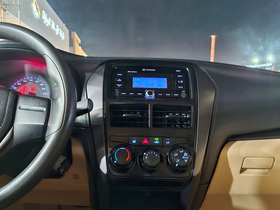 2022 Toyota Yaris  Y 