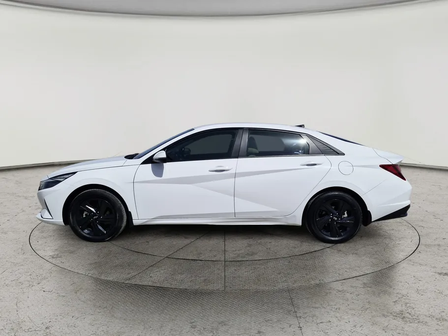 2023 Hyundai Elantra Smart 