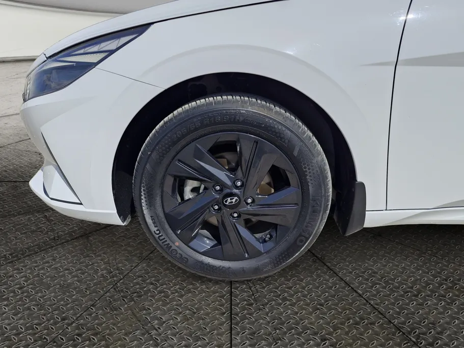 2023 Hyundai Elantra Smart 