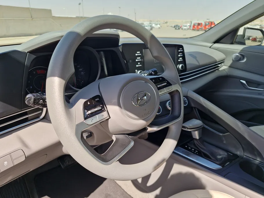 2023 Hyundai Elantra Smart 