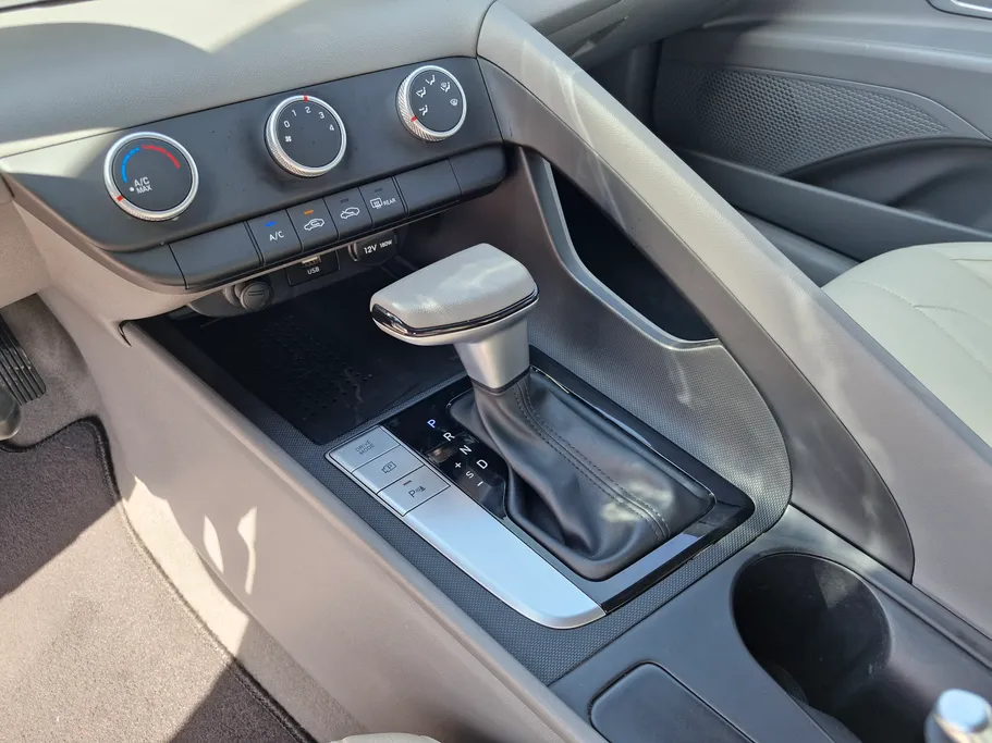 2023 Hyundai Elantra Smart 