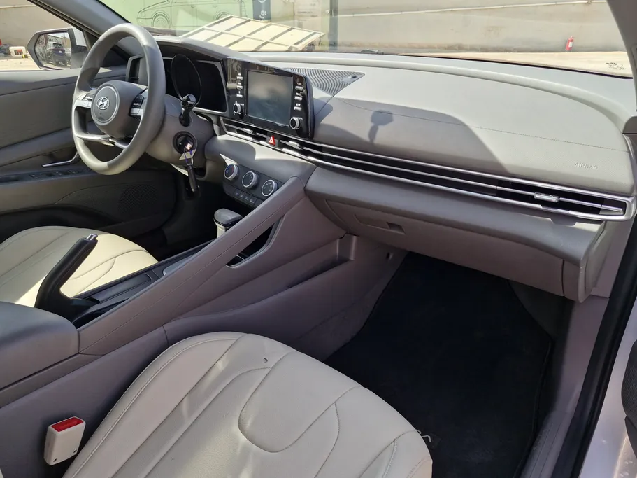 2023 Hyundai Elantra Smart 