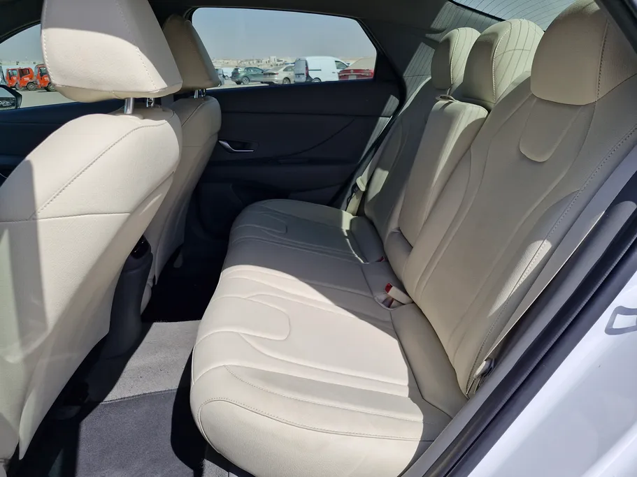 2023 Hyundai Elantra Smart 