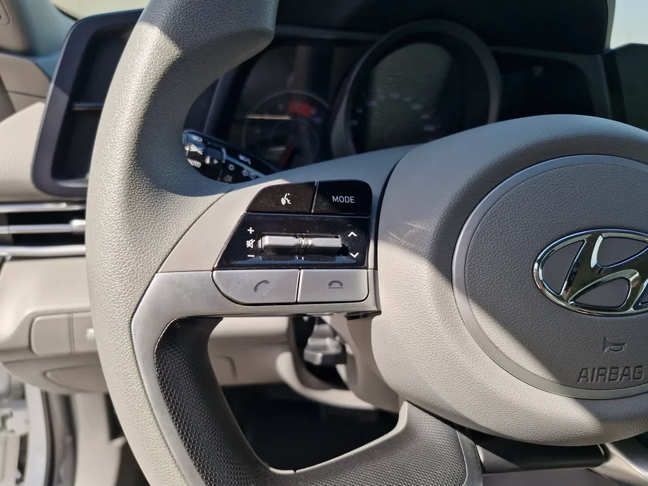 2023 Hyundai Elantra Smart 